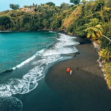 Plage de sable noire