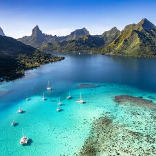 View of Mountains and sea from Moorea - Stéphane Mailion
