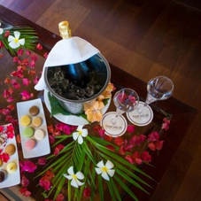 DECORATION FLORALE AVEC CHAMPAGNE