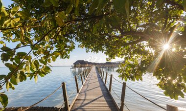 Spacifica Travel Le Taha'a by Pearl Resorts Pontoon