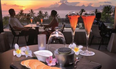 Spacifica Travel Sunset cocktails and canapes