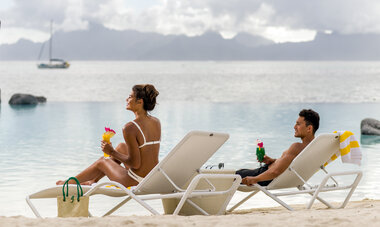Spacifica Travel InterContinental Tahiti Resort & Spa Couple on the beach