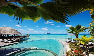 Piscine-bar-lagon 650x400.jpg Spacifica Travel Hotel Kia Ora Resort and Spa