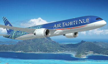 Avion air tahiti nui volant au dessus de bora bora