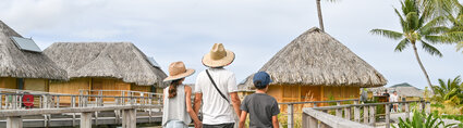 Family  in Bora Bora - Stephanie Mailion
